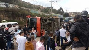 Un bus intermunicipal de la empresa La Macarena se volcó en la tarde de este sábado 25 de diciembre