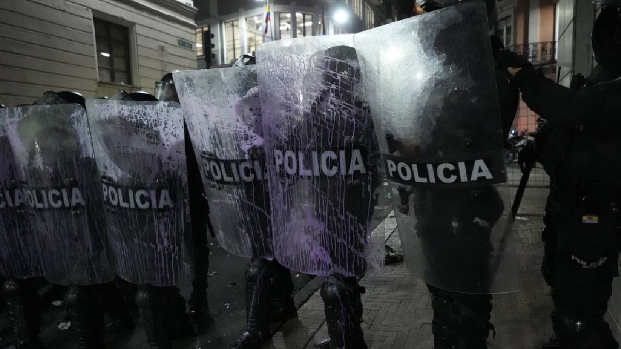 HRW pide investigar casos de abuso policial durante marchas del Día de la Mujer en Quito y Guayaquil.