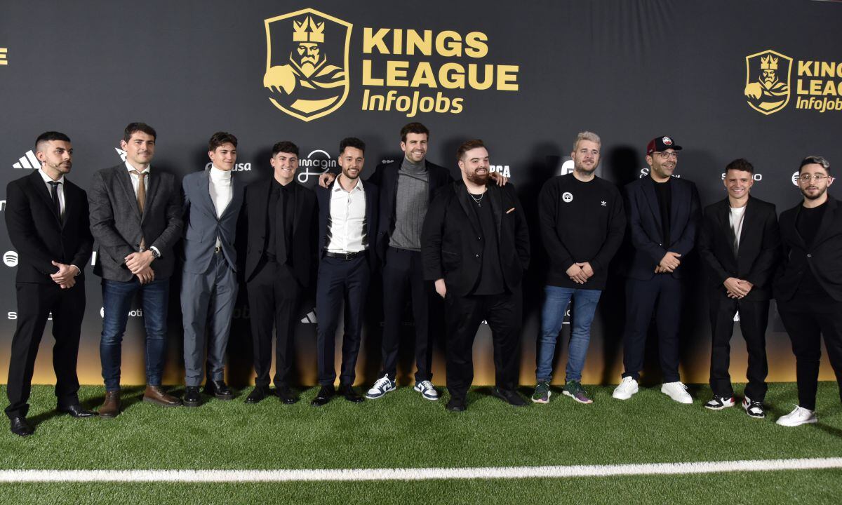 BARCELONA, SPAIN - DECEMBER 27: DjMaRiiO, Iker Casillas, TheGrefg, Gerard Pique and Ibai pose during the presentation of 'Kings League' on December 27, 2022 in Barcelona, Spain. (Photo By Getty Images/David Oller/Europa Press)