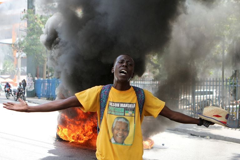 protestas y quemas en Haiti.