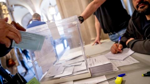 Comienzan las elecciones regionales para el gobierno catalán.