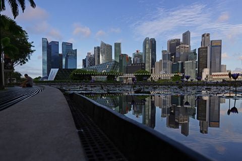 Una vista general del horizonte del Distrito Central de Negocios de Singapur en Marina Bay el 10 de mayo de 2023 en Singapur.