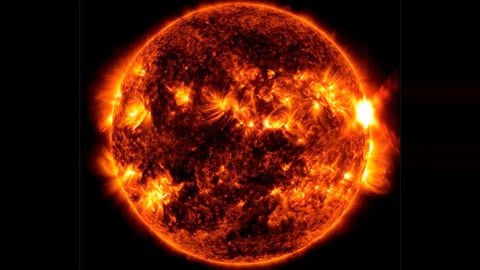 El Sol emitió una fuerte llamarada solar que ha sido clasificada como X1.6.