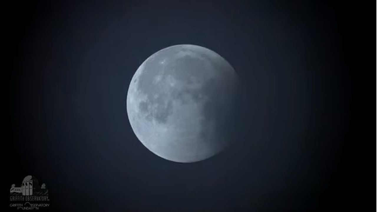 Así se vive el eclipse lunar más largo del siglo