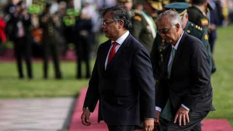 El presidente Gustavo Petro y el ministro de Defensa, Iván Velásquez.
