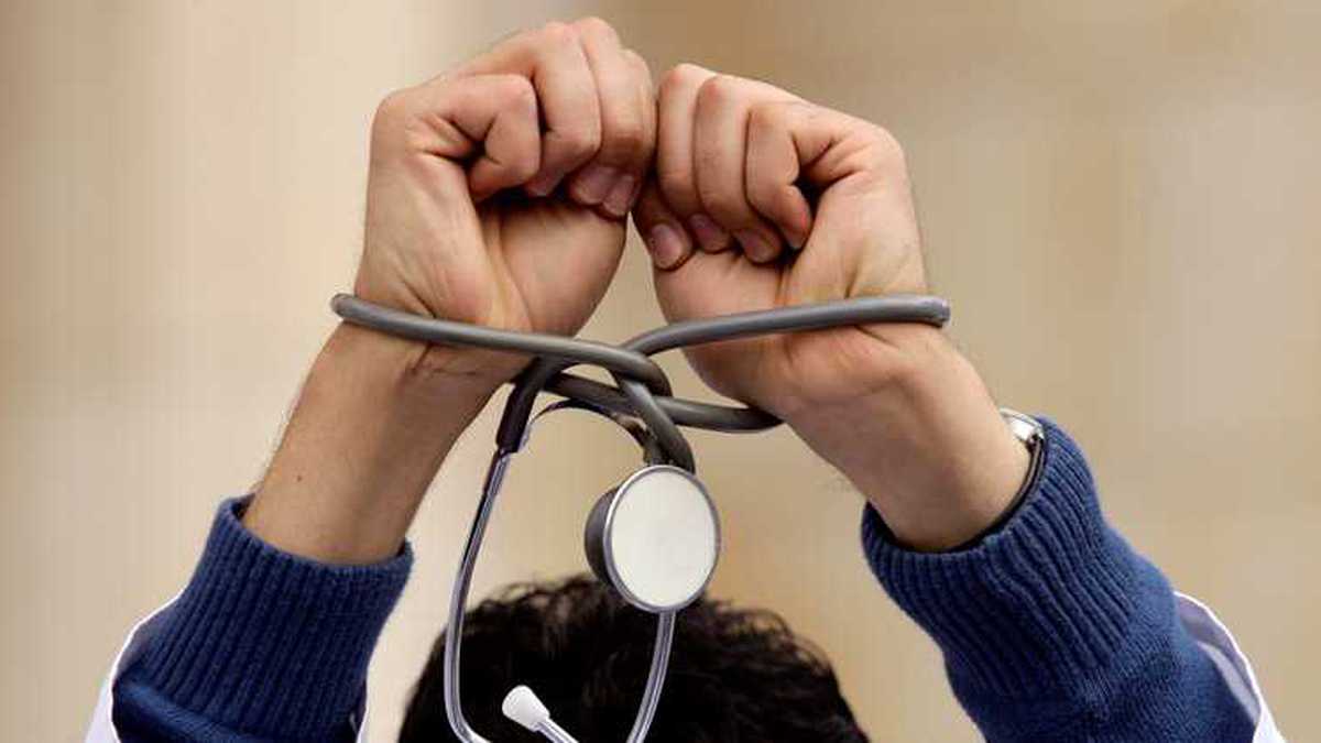 "El país a tomar medidas urgentes para defender el ejercicio médico", dicen. 