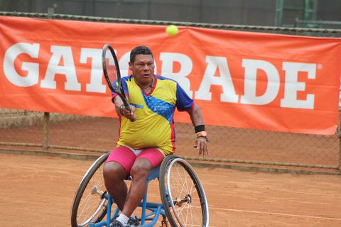 Eliecer Oquendo, tenista colombiano en la especialidad de silla de ruedas.