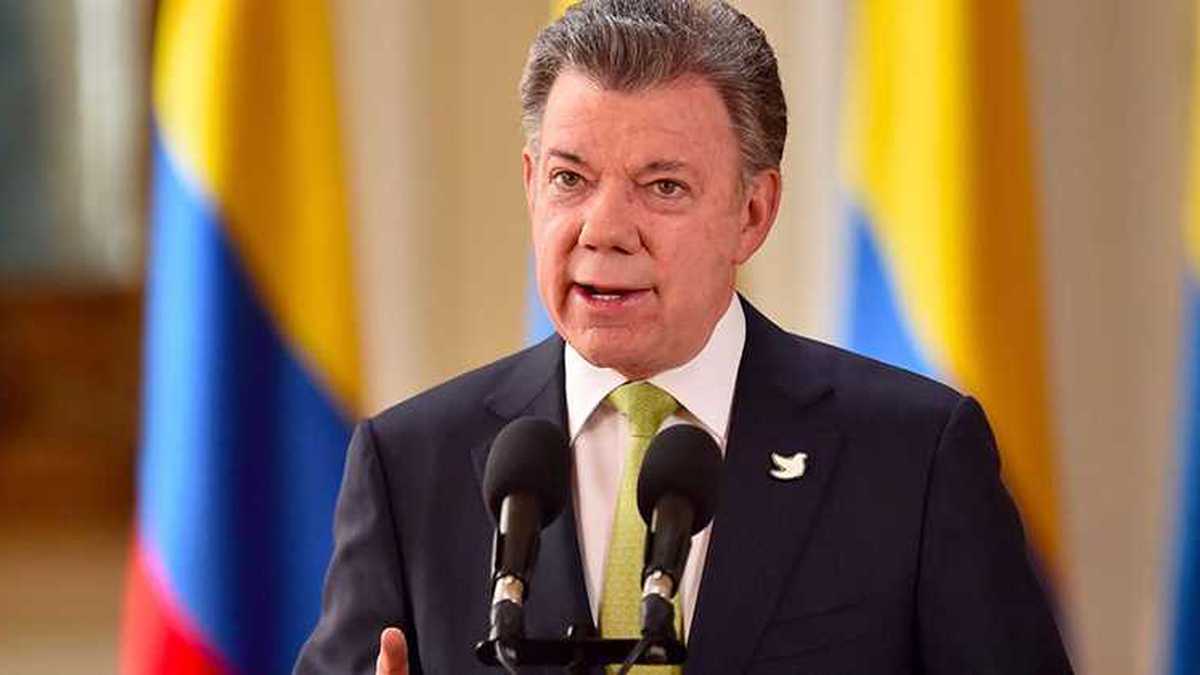 El presidente Juan Manuel Santos exigió al ELN dejar el secuestro y los atentados para sentarse a negociar en Ecuador