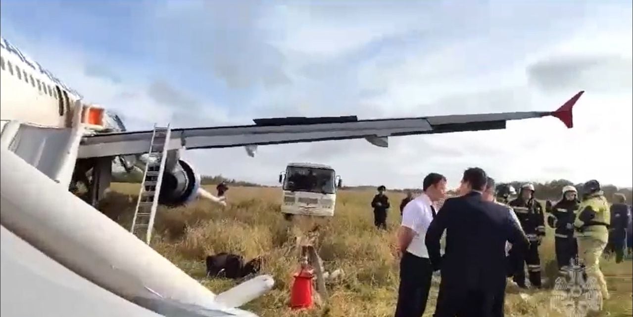 Avión ruso aterrizó de emergencia.