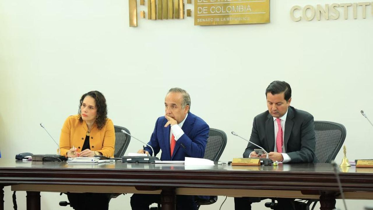 El ministro de Transporte, Guillermo Reyes, asistió al Congreso de la República para responder en un debate de control político sobre el Metro de Bogotá.