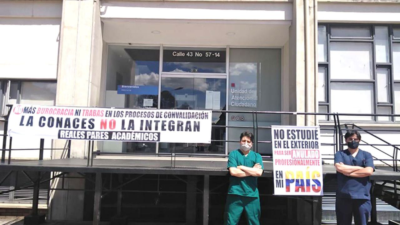 Juan Pablo Ovalle, médico en huelga que exige convalidar su título de especialista.