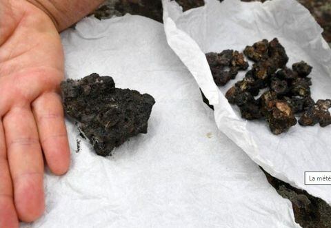 En Schirmeck, Francia, una residente fue golpeada por un rebote de un meteorito, aunque afortunadamente era de pequeño tamaño.