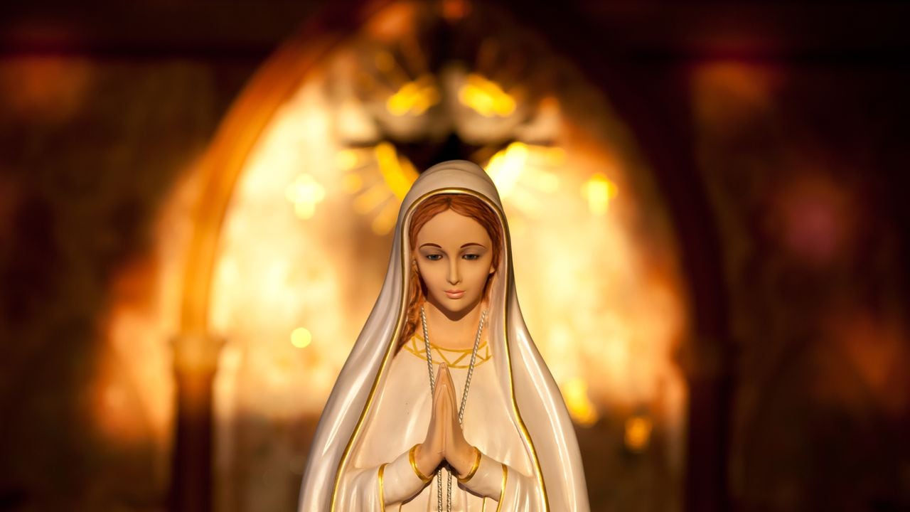 Inmaculada concepción. El 8 de diciembre ha sido declarado un día festivo en la iglesia católica, pues rinde homenaje a la Virgen María, que nació libre de pecado original desde el momento de su concepción. En Colombia se celebra con el día de las velitas, una fiesta en la que las personas encienden velas y faroles para honrar a la Virgen y dar inicio a las festividades navideñas. Foto: Getty Images/iStockphoto