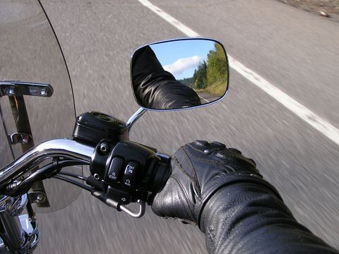 Cómo apretar los espejos de una moto en minutos