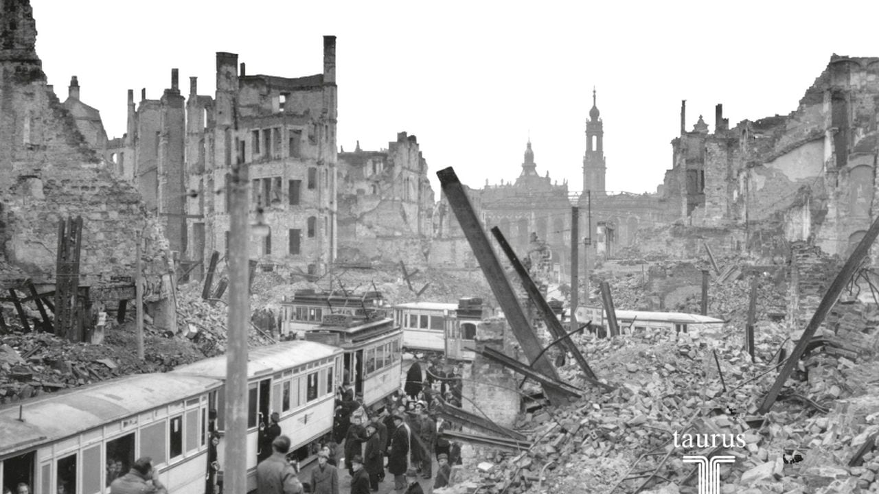 Imagen de portada de ‘Dresde 1945: Fuego y Oscuridad’, de Sinclair McKay
