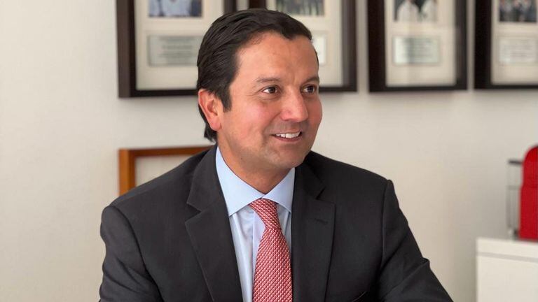 David Luna denuncia despidos en Colombia Compra Eficiente.