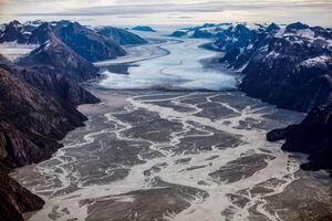 El glaciar Sermeq que se está derritiendo, ubicado a unos 80 km al sur de Nuuk, se fotografía en esta imagen aérea sobre Groenlandia, el 11 de septiembre de 2021. Foto REUTERS/Hannibal Hanschke Finalista del Premio Pulitzer de fotografía destacada