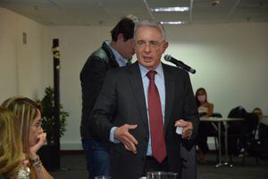 Alvaro Uribe Vélez en reunión del Centro Democrático para definir apoyo a Fico