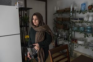 La refugiada Afgana, Sayeda vive en Boston desde la crisis en su país natal.
