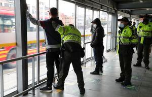 Policía Metropolitana de Bogotá operativo de seguridad en Transmilenio
