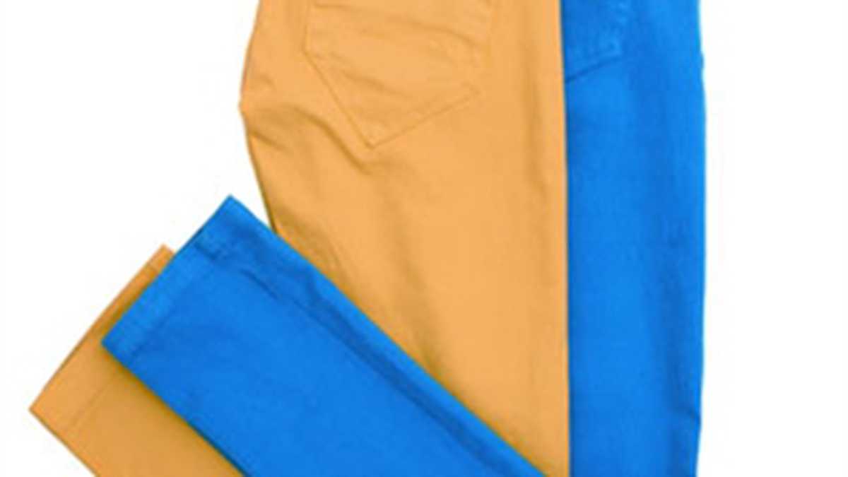 Pantalón azul y amarillo. 