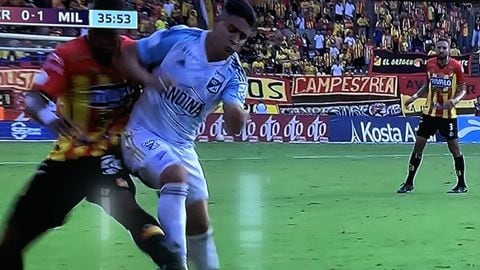 Daniel Cataño se salvó de la expulsión ante Deportivo Pereira