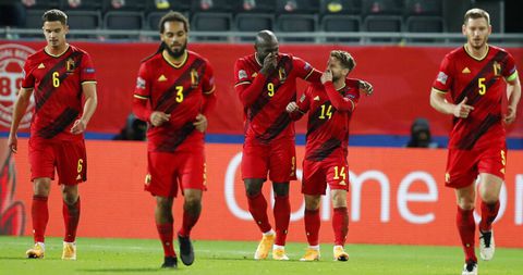 Bélgica clasifica a la ‘Final 4’ de la Liga de Naciones, pese a insólito blooper de Courtois.