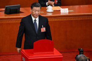 Xi Jinping promete hacer frente a las fuerzas independentistas de Taiwán, pero sin fuerza militar.