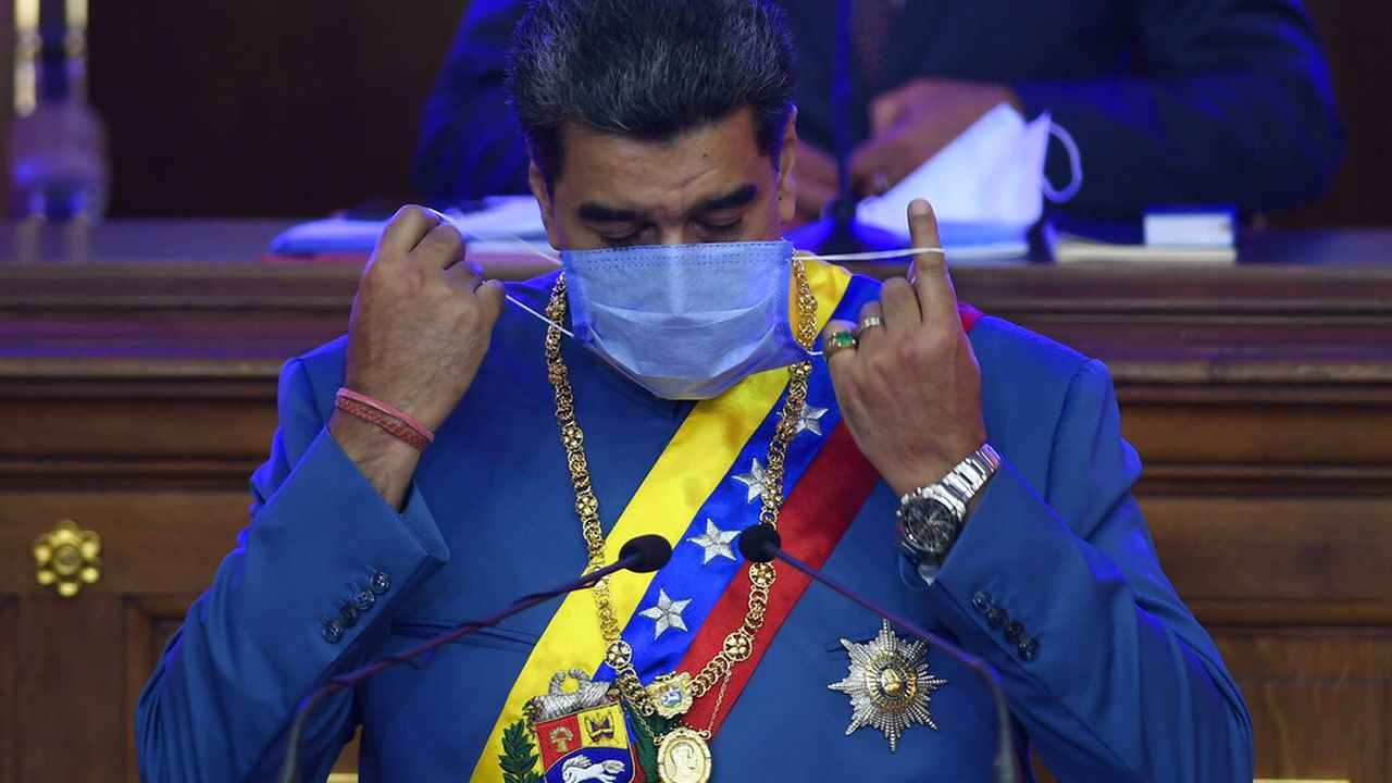 Nicolás Maduro tapabocas