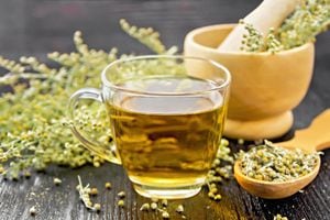 El té de esta planta medicinal ayuda a combatir varios problemas de salud.
