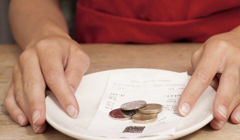 El 10 % de la propina voluntaria se está dejando de pagar, además ningún restaurante está en la obligación de cobrársela al cliente