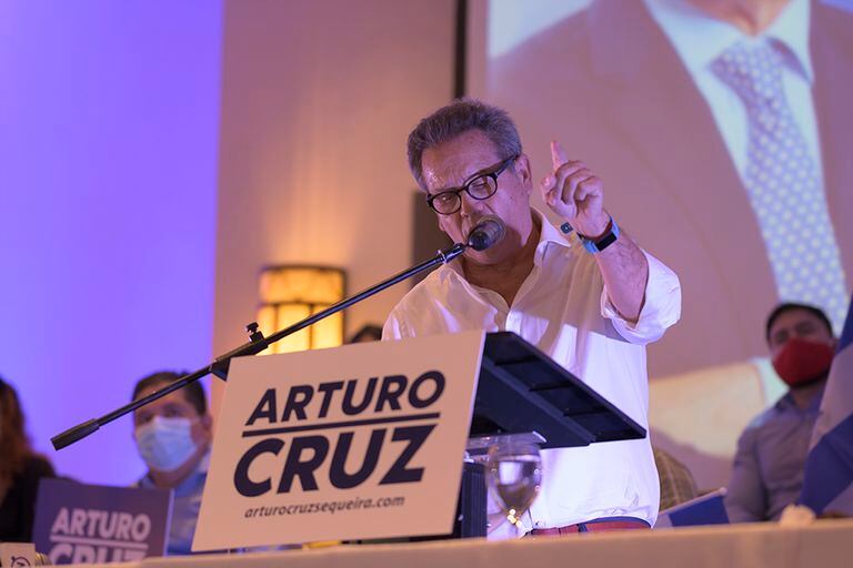 Arturo Cruz, detenido, investigado por la fiscalía por delitos de "provocación" y "conspiración" contra el país, informó el ministerio público.
