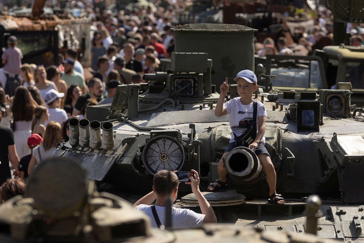 En imágenes : Ucrania exhibe tanques rusos destruidos en Kyiv