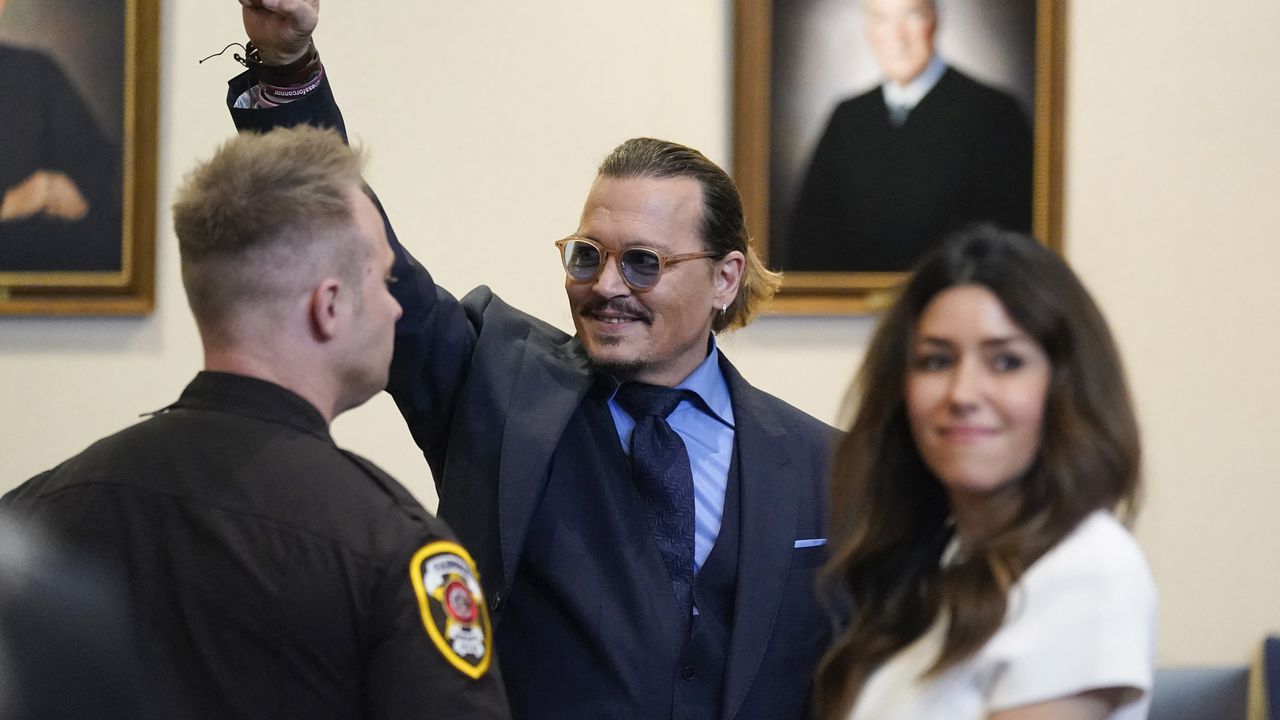 Johnny Depp: juez falló a su favor y reconoció sanción a su exesposa por difamarlo.  Foto: Steve Helber / AFP