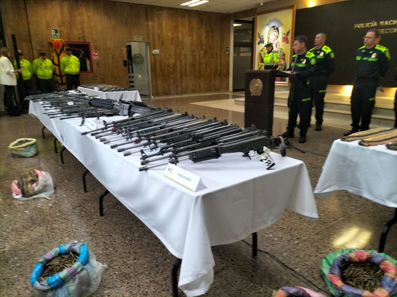 Este es el arsenal de armas de las disidencias de Iván Mordisco que fueron incautadas por la Policía.