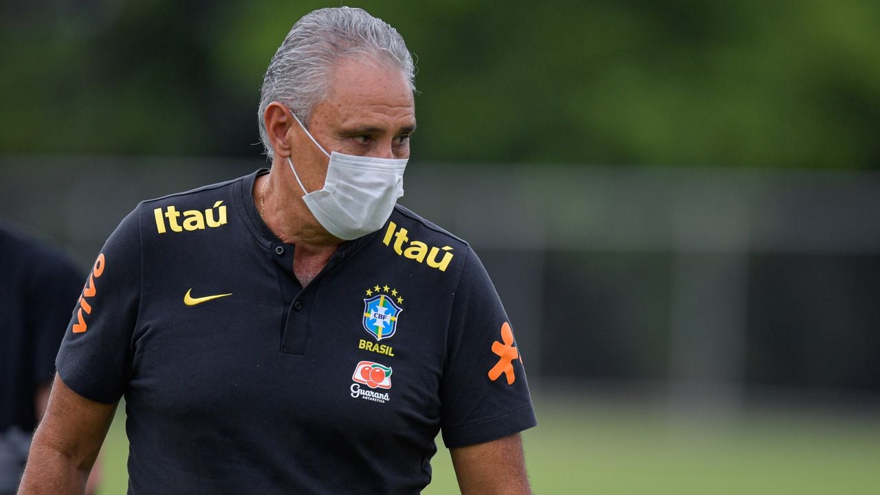 BELO HORIZONTE, BRAZIL - JANUARY 29: Tite coach of Brazil looks on during a training session at Toca da Raposa II on January 29, 2022 in Belo Horizonte, Brazil. Brazil faces Paraguay on February 1st as part of the South American FIFA World Cup Qualifiers for Qatar 2022 at the Mineirão stadium in Belo Horizonte, Brazil. (Photo by Pedro Vilela/Getty Images)