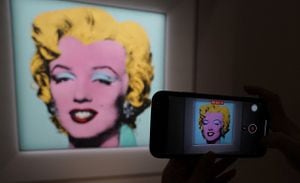Shot Sage Blue Marilyn se encuentra entre las pinturas más icónicas de la historia y será la obra de arte del siglo XX más cara jamás vendida en una subasta. Foto: Agencia AFP