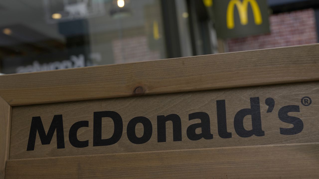 McDonald's y otros negocios contemplan quitar asientos en interiores ante aumento de casos de delta en EE. UU.
