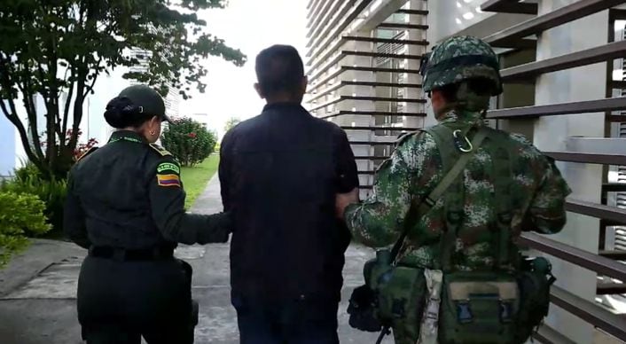 En poder de la Fiscalía quedó el capturado, un peligros explosivista, según el Ejército, perteneciente a las disidencias de las Farc, que buscan la 'paz total'.