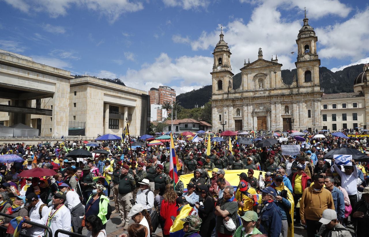 Marchas en Bogotá: la protesta antipetrista fue citada por retirados del Ejército.