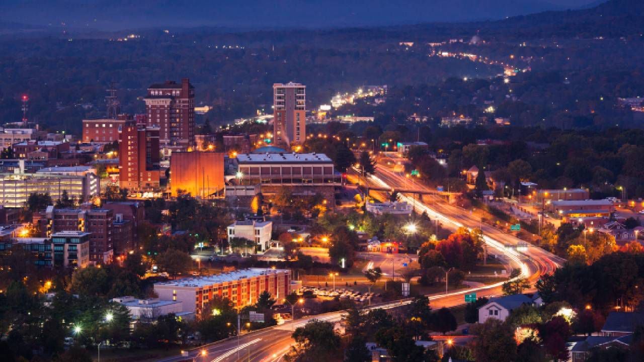 Panorama de Asheville, una de las ciudades reconocidas en Carolina del Norte.