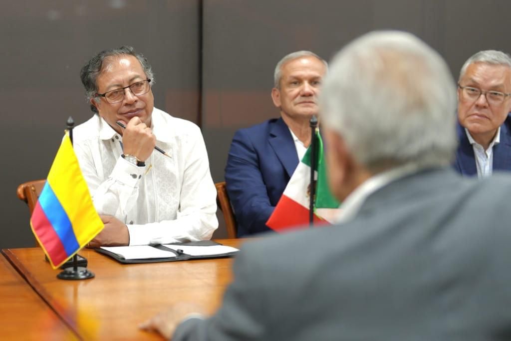 Gustavo Petro y su homólogo mexicano, Andrés Manuel López Obrador, en la Conferencia antidrogas realizada en Cali.