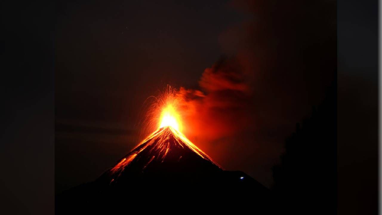 Volcán de Fuego entró en erupción en Guatemala.