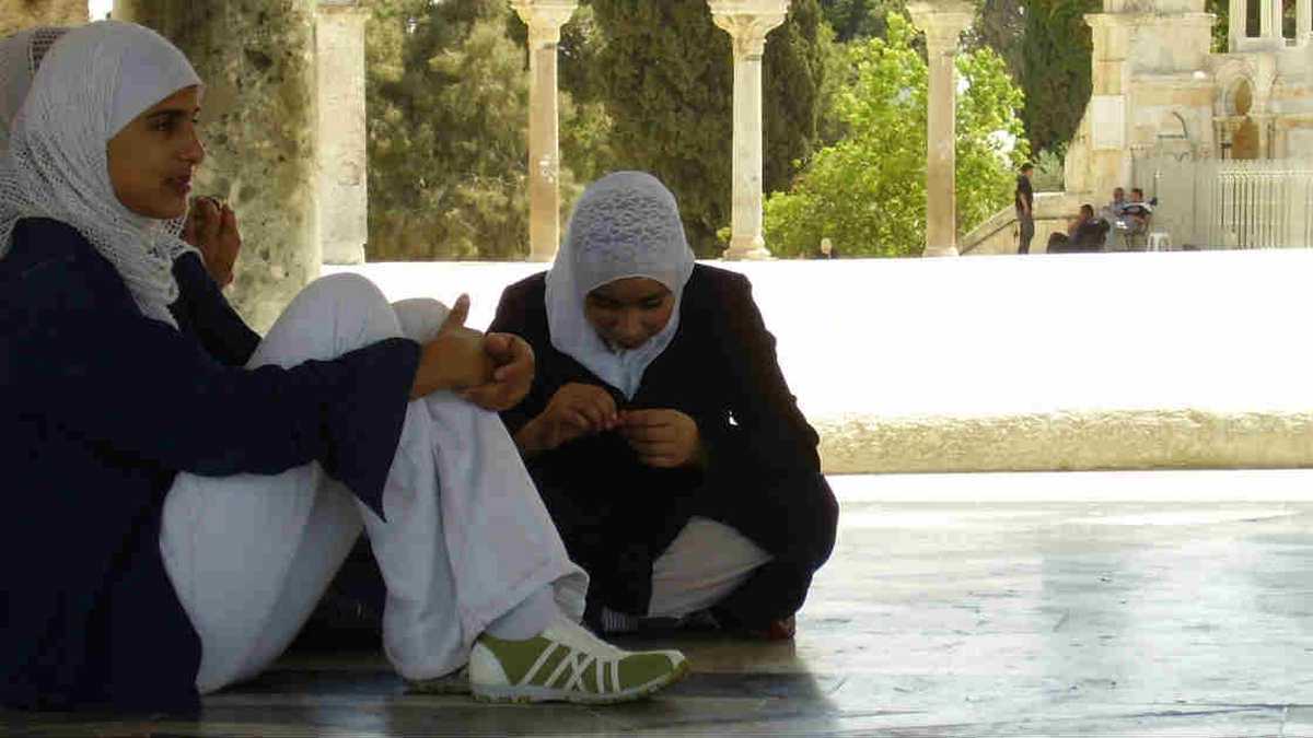 El velo que usan estas jóvenes se llama hijab.