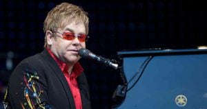 Elton John habla en su biografía de la cocaína, el alcohol y las relaciones tóxicas. 