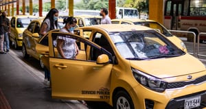 Taxistas saldrán a paro en Medellín.