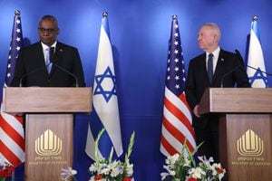 El jefe del Pentágono, Lloyd Austin, visitó israel y expresó la preocupación que siente Estados Unidos por la violencia en esta parte del mundo. Foto: AFP.