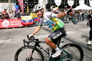 BARCELONA, SPAIN - MARCH 27: Sergio Andres Higuita Garcia of Colombia and Team Bora - Hansgrohe green leader jersey competes during the 101st Volta Ciclista a Catalunya 2022 - Stage 7 a 138,7km stage from Barcelona to Barcelona / #VoltaCatalunya101 / #WorldTour / on March 27, 2022 in Barcelona, Spain. (Photo by Gonzalo Arroyo Moreno/Getty Images)