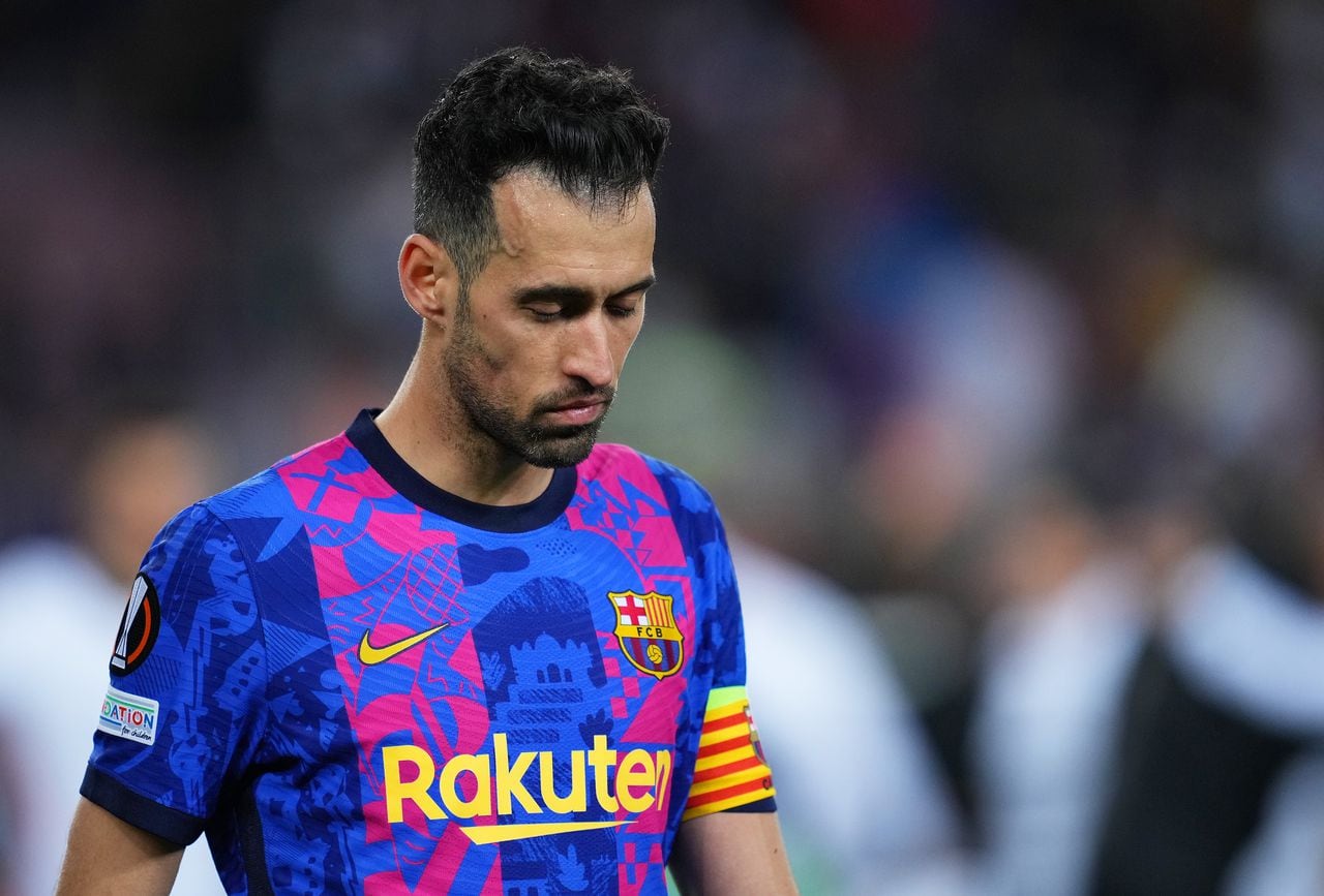 BARCELONA, SPAIN - APRIL 14: Sergio Busquets of FC Barcelona looks dejected following their sides defeat after the UEFA Europa League Quarter Final Leg Two match between FC Barcelona and Eintracht Frankfurt at Camp Nou on April 14, 2022 in Barcelona, Spain. (Photo by Alex Caparros - UEFA/UEFA via Getty Images)