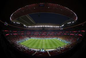 Las tribunas del Al Bayt Stadium se empiezan a llenar de hinchas de Qatar y Ecuador